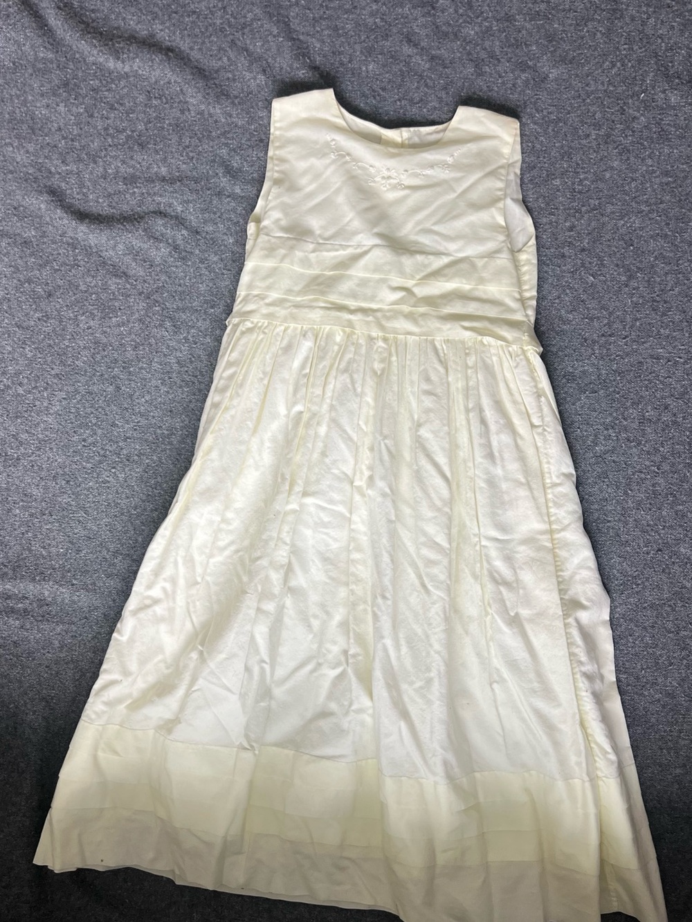 Strasburg Girls Ivory/ yellow Sleeveless Party Dress with embroidery size 7